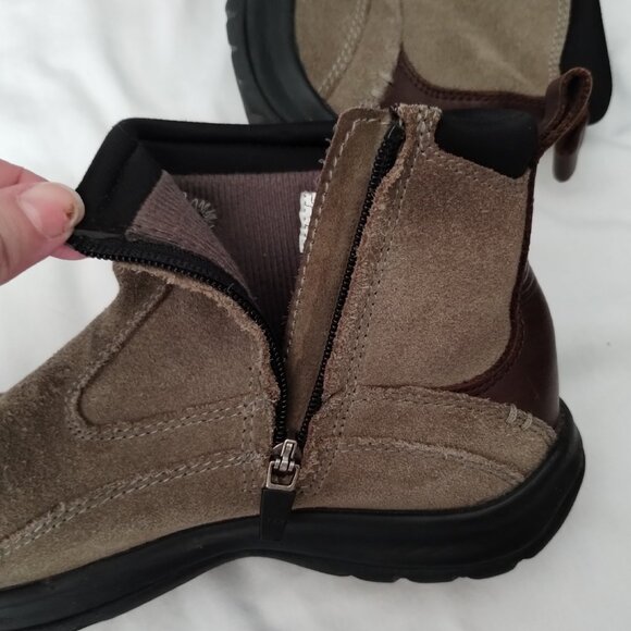 LANDS' END Taupe SUEDE Feel ANKLE BOOT Sz 7.5B - Picture 5 of 9